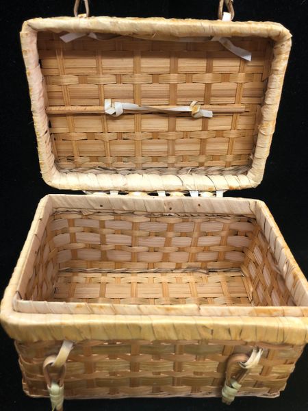 *Rectangular Wicker Gift Basket with Lid & Handle, 7in