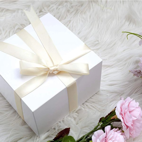 White Gift Boxes - 5.5 x 4 x 4in