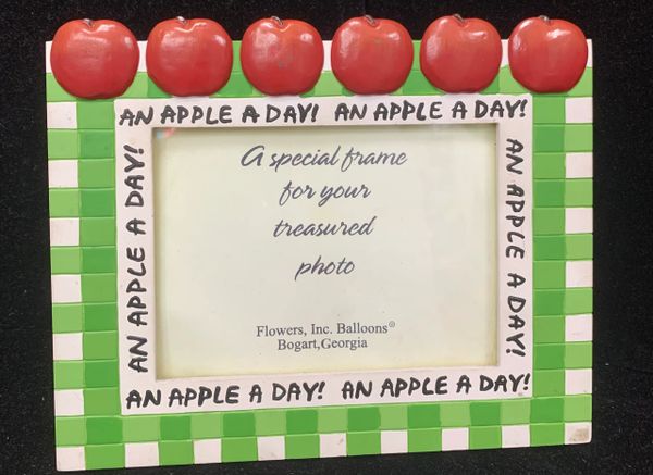 Teacher Frame & Gift Bag - Apples - Special Teacher Gifts