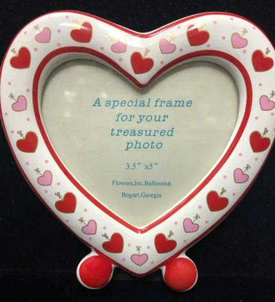 *Heart Shape Picture Frame, 3.5x5 photo - Love - Valentines