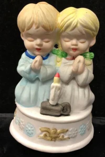 *Vintage Children Praying by Candlelight, Porcelain Musical Figurine - Plays Lullaby and Goodnight- Instrumental Gifts