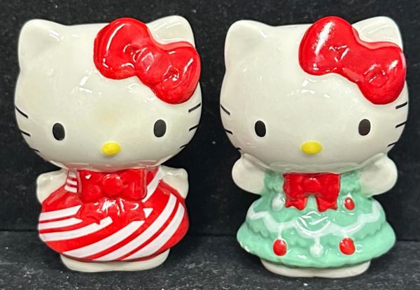 *Hello Kitty Salt & Pepper Shakers Christmas Set, Hand Painted - Holiday Novelty Gifts