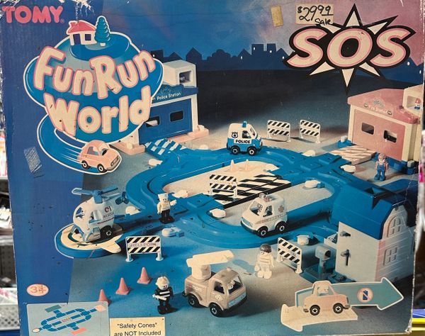 *Rare Vintage Tomy Fun Run World SOS Cars Playset- by Tomy America Inc