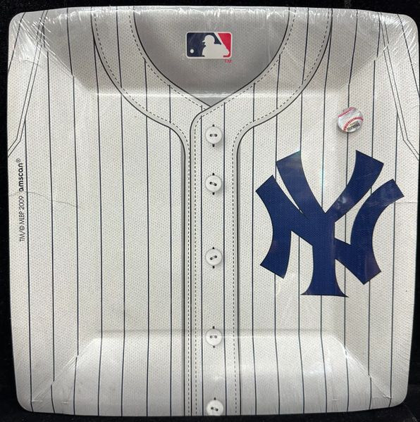 *New York Yankees Officially Licensed Baseball Jersey Shirt Square Dinner Plates, 10.5in - 18ct - MLB Sports