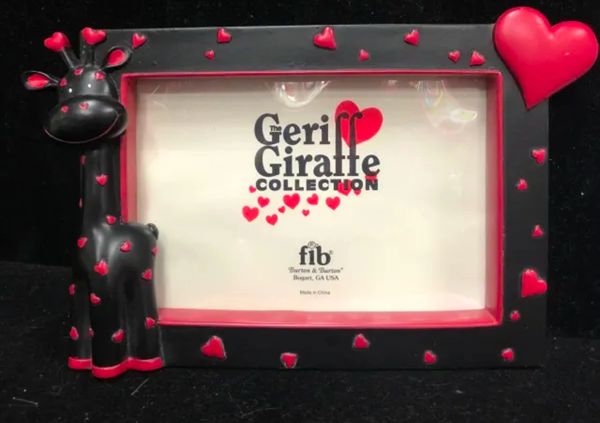 *Geri Giraffe Black Picture Frane, 7in, 4x6 photo with Red Hearts - Valentines Gifts