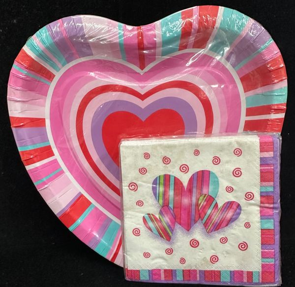 *Hearts & Stripes Love Party Plates, 8ct - Valentines