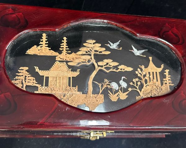 *Vintage Chinese Lacquered Carved Cork Fretwork Diorama Art Jewelry Box