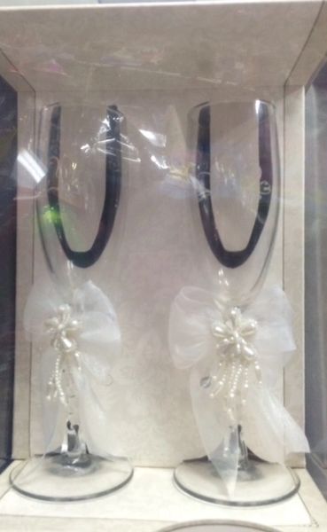 *Elegant Bride and Groom Champagne Glass Flutes - Wedding - Anniversary