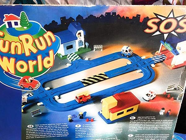 *Rare Vintage Tomy Fun Run World SOS Cars Playset- by Tomy America Inc