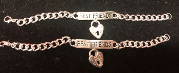 *Best Friends Bracelets with Locked Hearts, Girls - Costume Jewelry