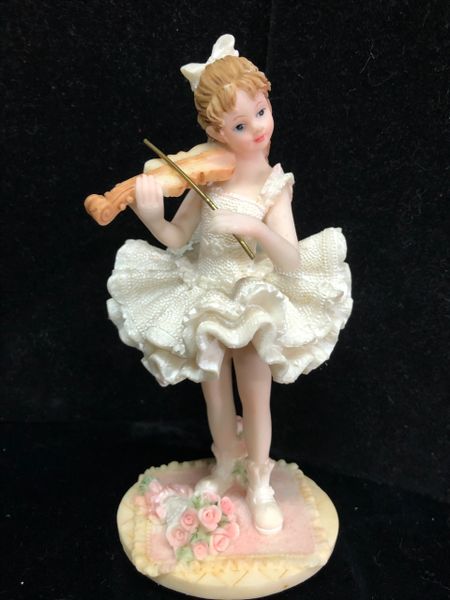 Female Violinist Figurine, 6in - Recital Gifts