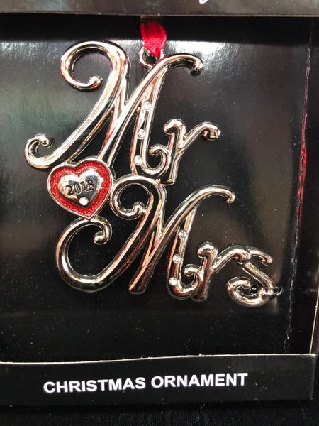 *Mr. and Mrs. 2018 Christmas Ornament, Newly Weds - Holiday Novelty Gifts