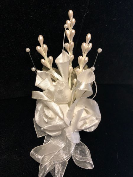 White Lily’s, Pearls, Roses, Silk Flowers - 1ct