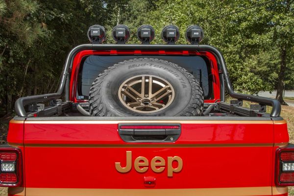 Rugged Ridge 11546.71 Bed Mounted Spare Tire Carrier for 20-21 Jeep Gladiator JT 11546.71