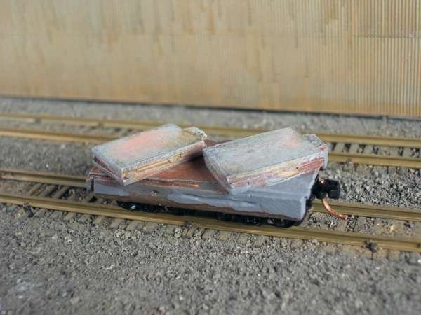 N Scale 20' Mill Car w/ 2 Small Slabs