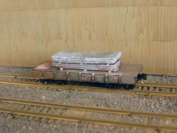 N Scale 30' Mill Car w/ 2 Large Slabs