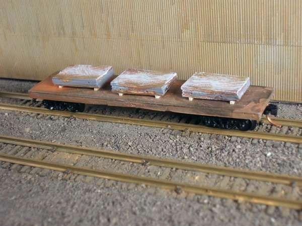 N Scale 40' Mill Car w/ 3 Small Slabs