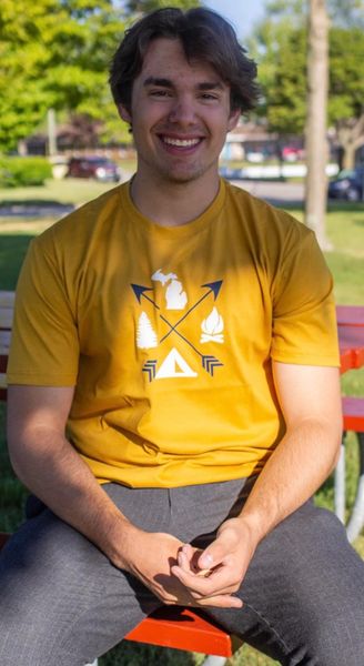 Unisex Short Sleeve Tee Arrows (Antique Gold)