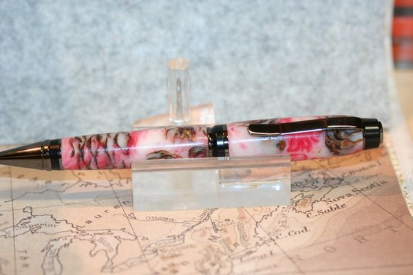 Cigar Pen - Pine Cones in Raspberry Vanilla Alumilite - Twist Pen - Ballpoint Pen - Journaling - Writing - Alumilite Pen - Pen - Gunmetal