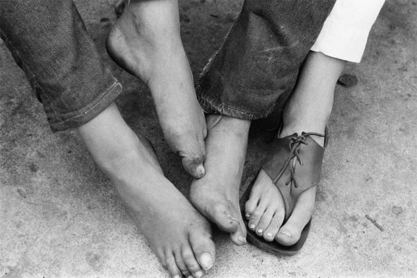 Al Kaplan: Mystery feet and unknown toes, Provincetown August 1962