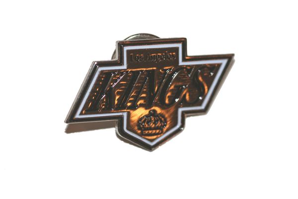 LOS ANGELES KINGS NHL LOGO METAL LAPEL PIN BADGE .. NEW AND IN A PACKAGE