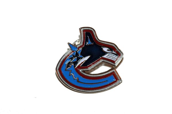VANCOUVER CANUCKS NHL LOGO METAL LAPEL PIN BADGE .. NEW AND IN A PACKAGE