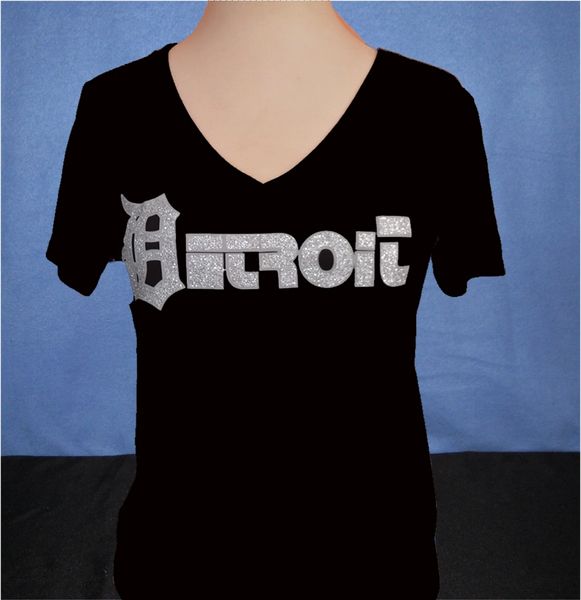 Detroit V-Neck Black