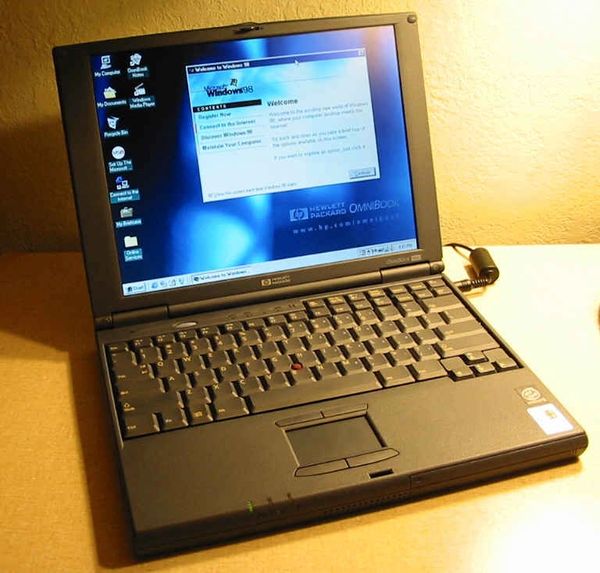 HP OmniBook 900 Ultraportable Laptop Notebook 12.1" P2-300 5GB Windows 98