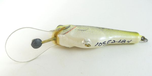 Sold at Auction: 1026, FRAME OF 20 VINTAGE BAGLEY FISHING LURES