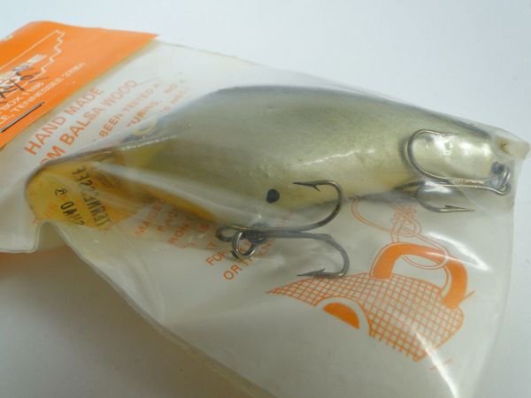 VINTAGE REBEL DEEP SUSPEND R RATTLES LURE CRANKBAIT BASS TENNESSEE SHAD MINT