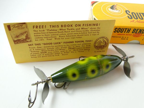 VINTAGE SOUTH BEND ROCK HOPPER X2 FISHING LURES WITH CASES AND PAPERWORK