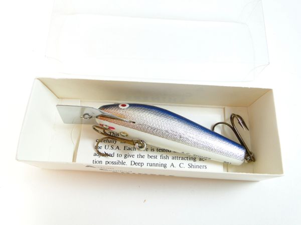 AC SHINER model No.301 Cedar Deep Diver Wood EX+ IN BOX Fishing Lure Earlier Model "More than 10 years" in Correct Box with papers.