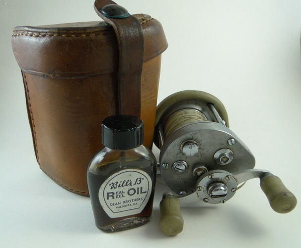 Pflueger Supreme Free Spool Vintage Reel in Leather Case with Oil Bottle