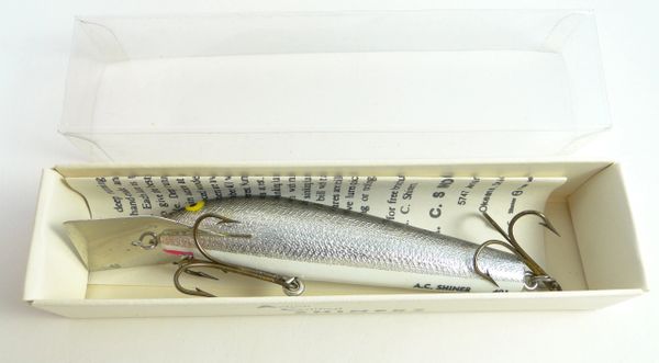 AC SHINER model No.401 Cedar Deep Diver Wood NEW IN BOX Fishing Lure Earlier Model "More than 10 years" in Correct Box with papers.