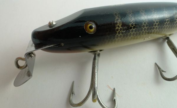 Sold at Auction: (6) Vintage Fishing Lures. Creek Chub Bait Co. Jointed  Pikies, One with Glass Eyes, Injured Minnow