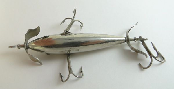 Shakespeare Metalized Minnow with B notch props RARE & SOLID EX+