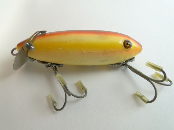 Heddon Crab Wiggler model 1901 with 2 Piece Hardware in RAINBOW