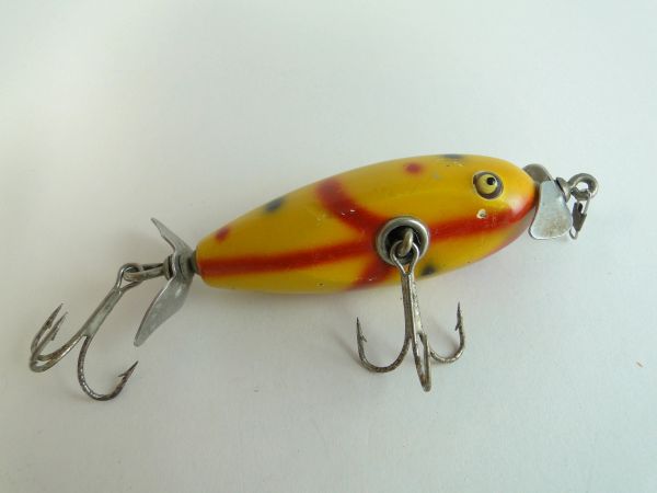 Creek Chub 1614 Baby Injured Minnow Yellow Spot Fishing Lure