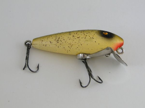 Paw Paw Old Wounded Minnow Lure  Antique fishing lures, Fishing lures,  Best fishing lures