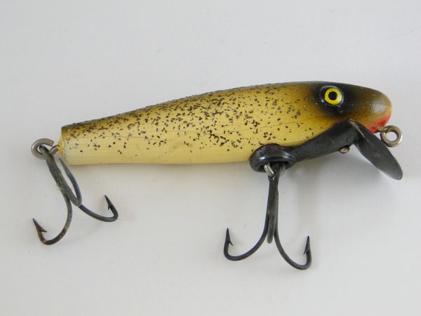 Paw Paw River Go-Getter 800 Series Painted Tack Eyes Fishing Lure with BLACK LIP