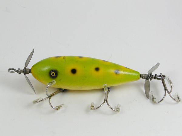 Six South Bend wood Surf Oreno fishing lures, together with a Lil Rascal,  Dive Oreno and a Tease-ore sold at auction on 21st June