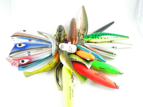 Salesman Sample Heddon Lure Display  Vintage fishing lures, Fishing lures  display, Fishing theme