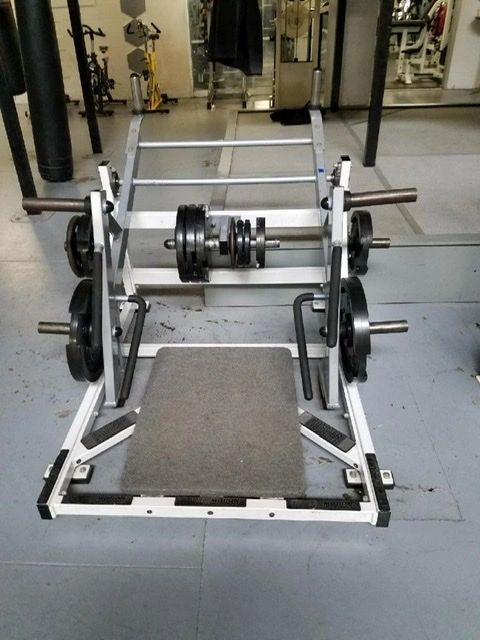 Hammer Strength Squat/Lunge - Plate Loaded