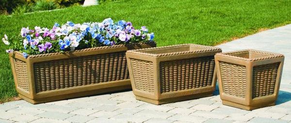 Wicker outlet planter set