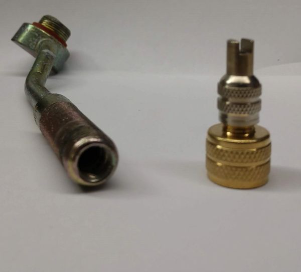 TIRE VALVE STEM ADAPTER LARGE BORE TO STANDARD 