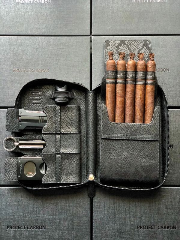 ProjectCarbon Leather Cigar Travel Case – GENTLMN