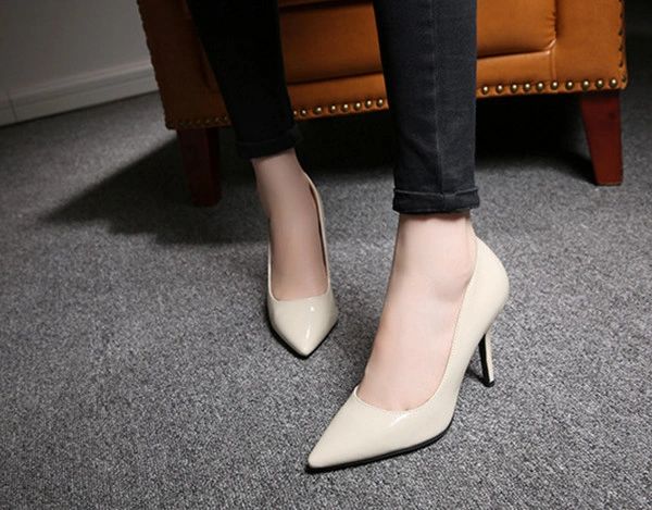 Simple Design Pointed Toe Thin Heel Casual Pump