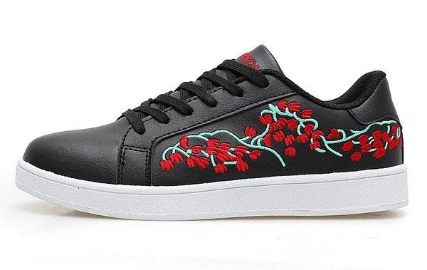 Embroidery Lace Up Couple Skate Shoes