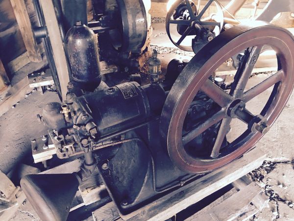 SOLD FINE One Cylinder Lunt Moss Gasoline Pumping Engine