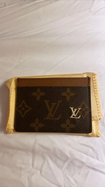 In Full Capacity: Louis Vuitton Key Pouch Review - Jena Pastor